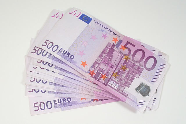 velké euro bankovky